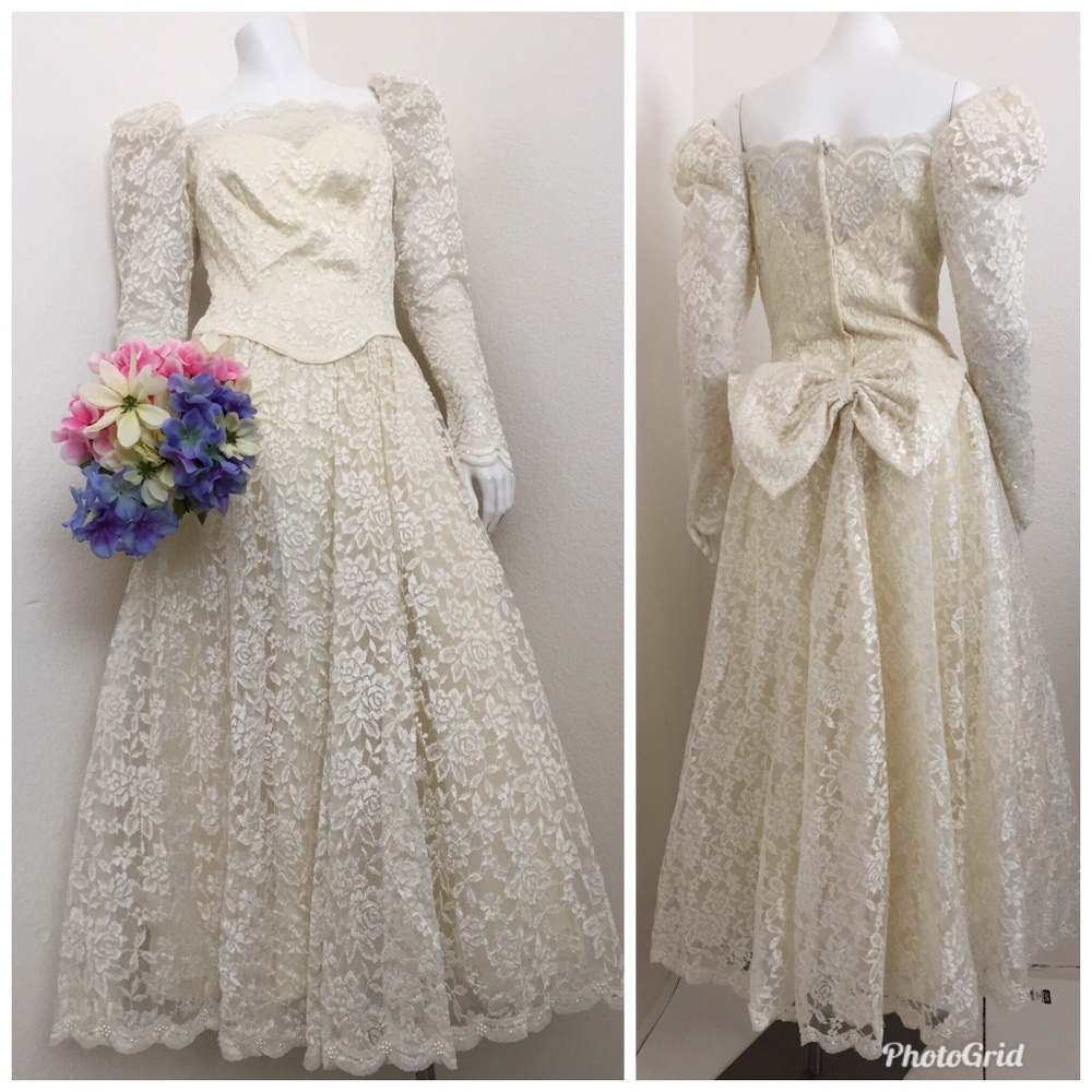 Elegant Cream Lace Wedding Dress